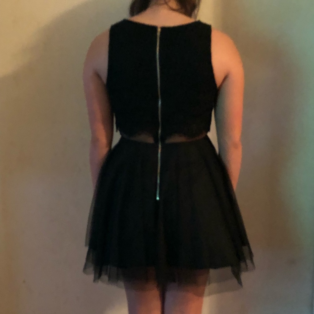 Knee length formal dress - Picture 2 of 6